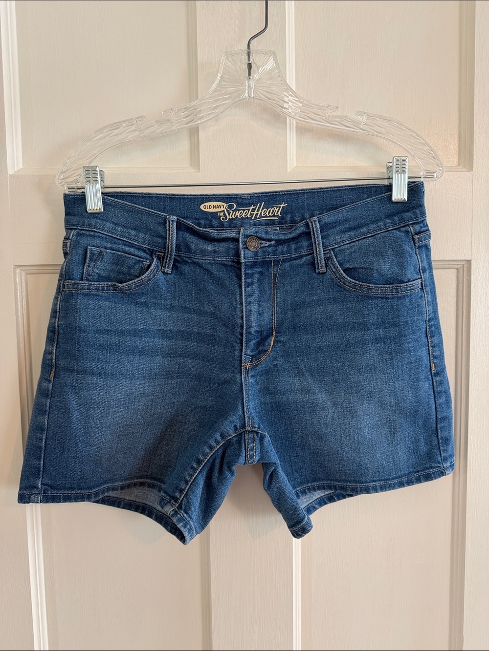 👟Old Navy classic Sweetheart jean shorts. Size 4.